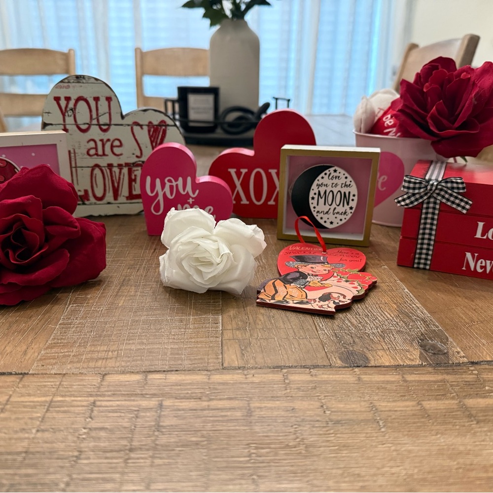 Hobby Lobby Red and White Heart Decor Set